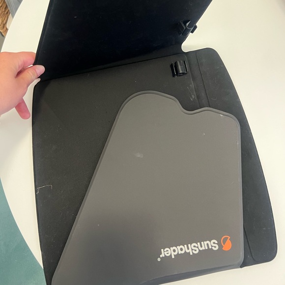 3/$10 🏷️ Sunshader Medium - Picture 6 of 9